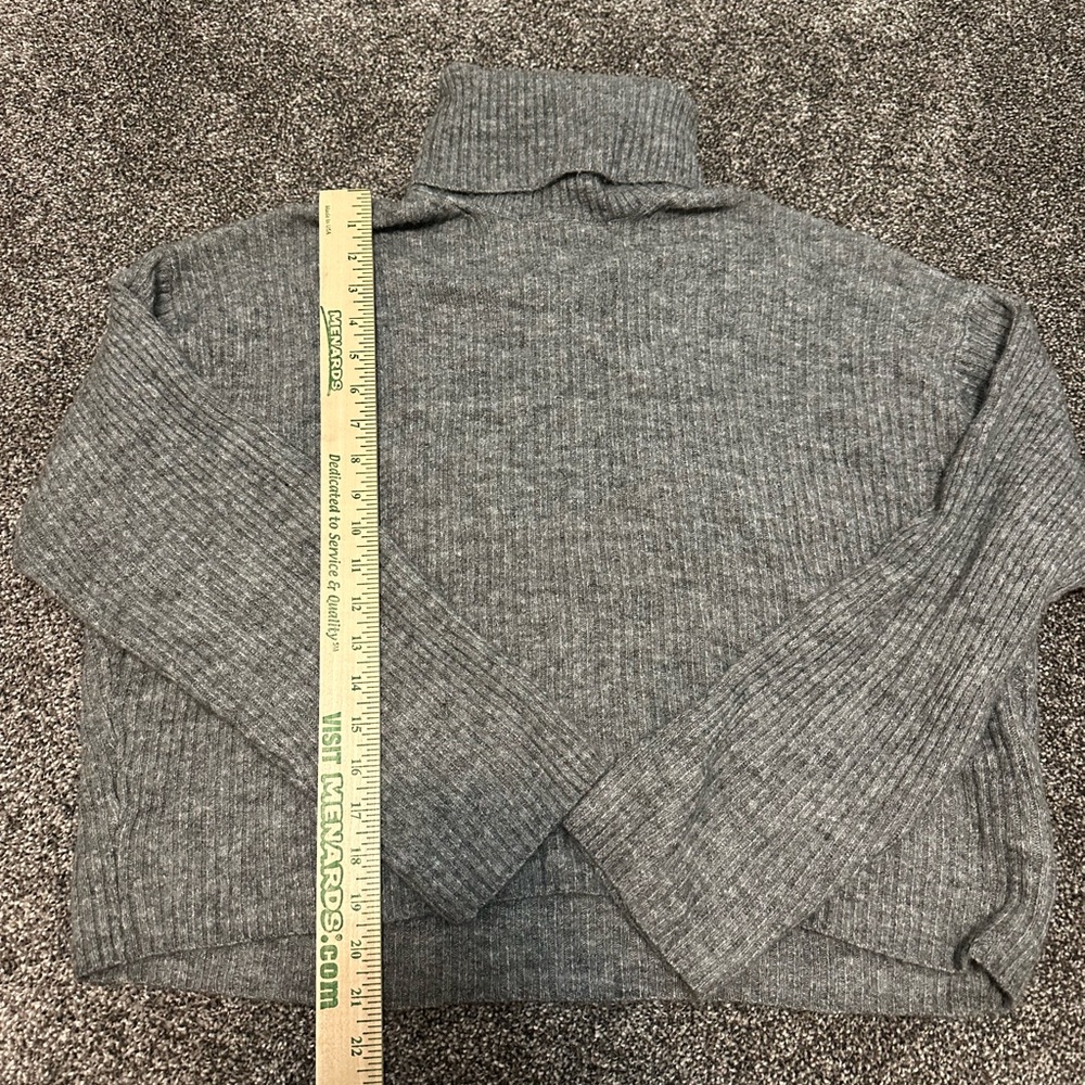 H&M Gray Turtleneck Sweater oversized cropped